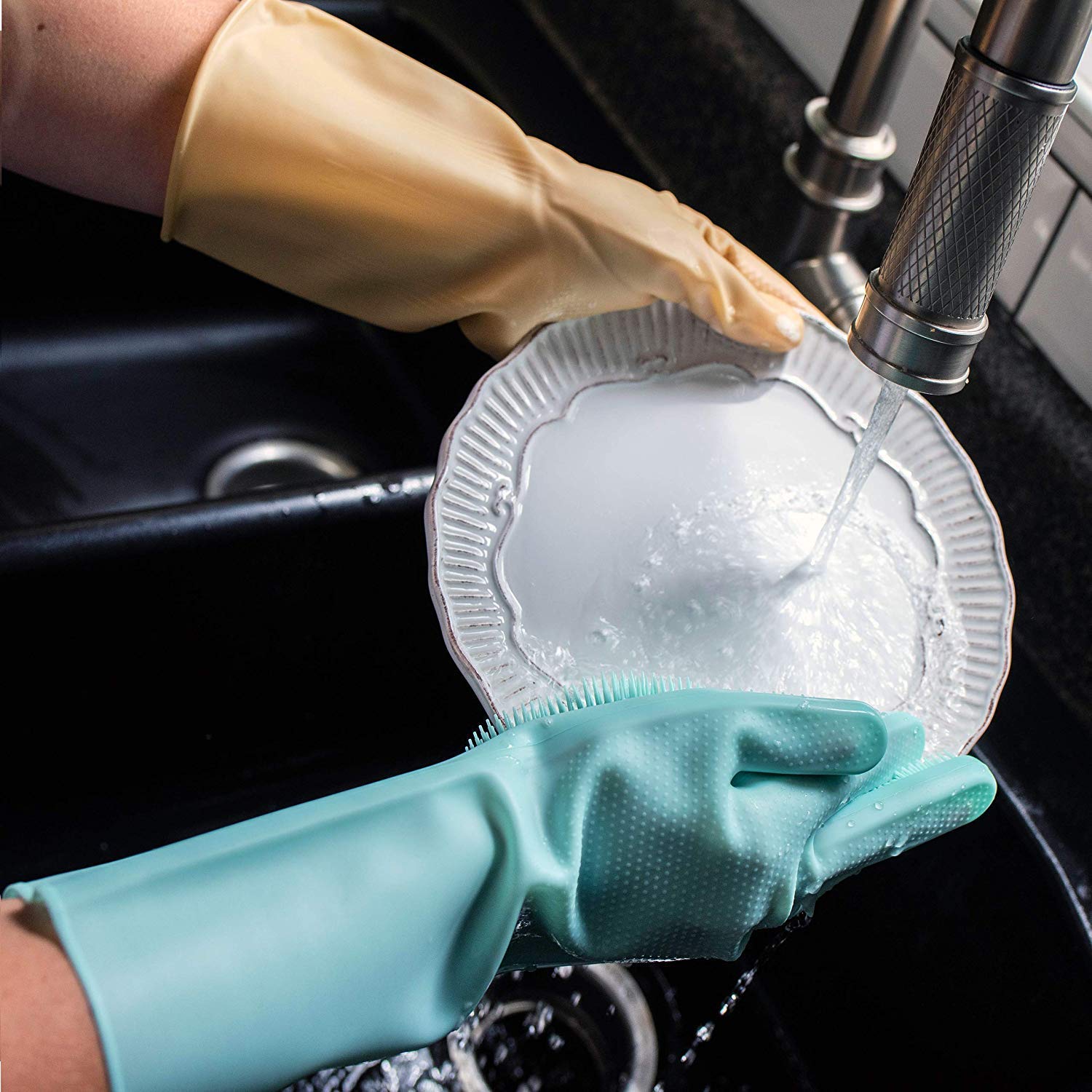 Reusable Silicone Gloves with Wash Scrubber, Heat Resistant, for Cleaning, Household, Dish Washing, Washing the Car